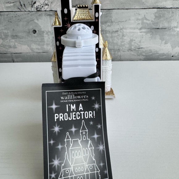 Gold and White Castle Princess Wall Plug - Picture 3 of 3